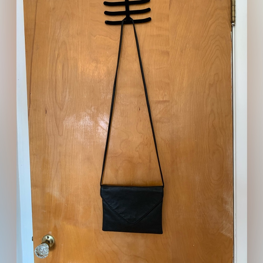 Simple black purse - Picture 3 of 3